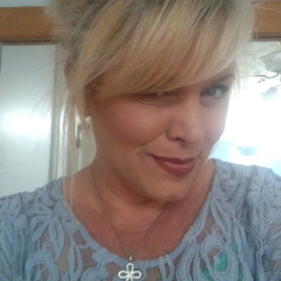 Meet your Posher, Deanna - Picture 1 of 1